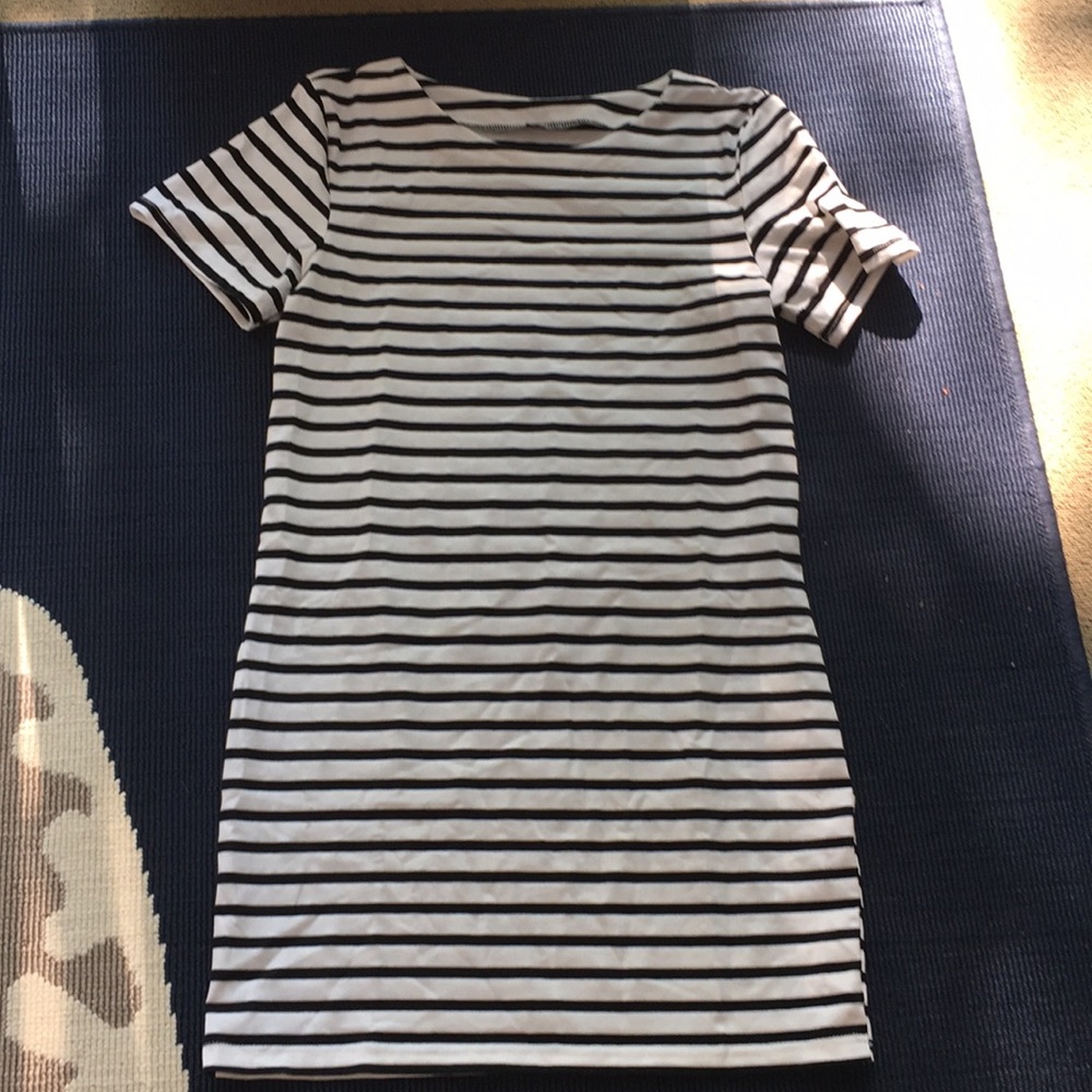 Black white dress EXCELLENT cond small Great for warm weather